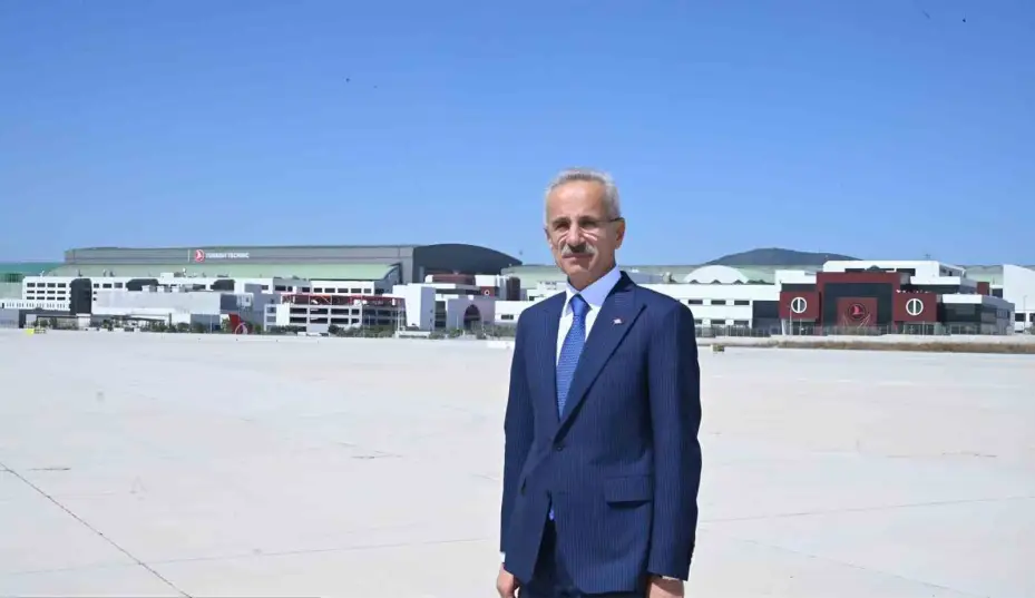 Bakan Uraloğlu’ndan uçaklarda powerbank uyarısı