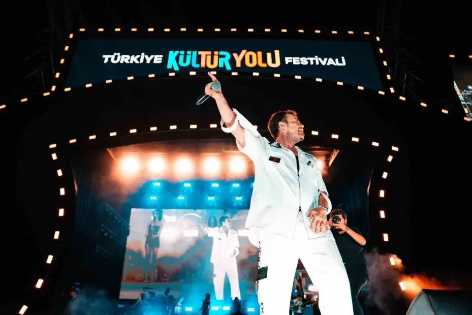 Kültür Yolu Festivali’nde Murat Dalkılıç sahne aldı