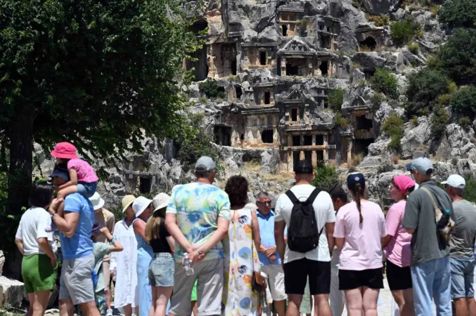 Antalya’dan tarihi rekor: Bir günde 105 bin ziyaretçi