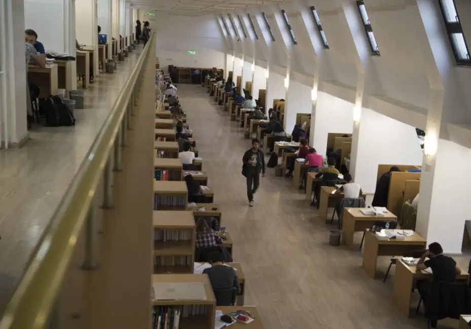 Anadolu Üniversitesi Kütüphanesi bilgiye açılan kapı olmayı sürdürüyor