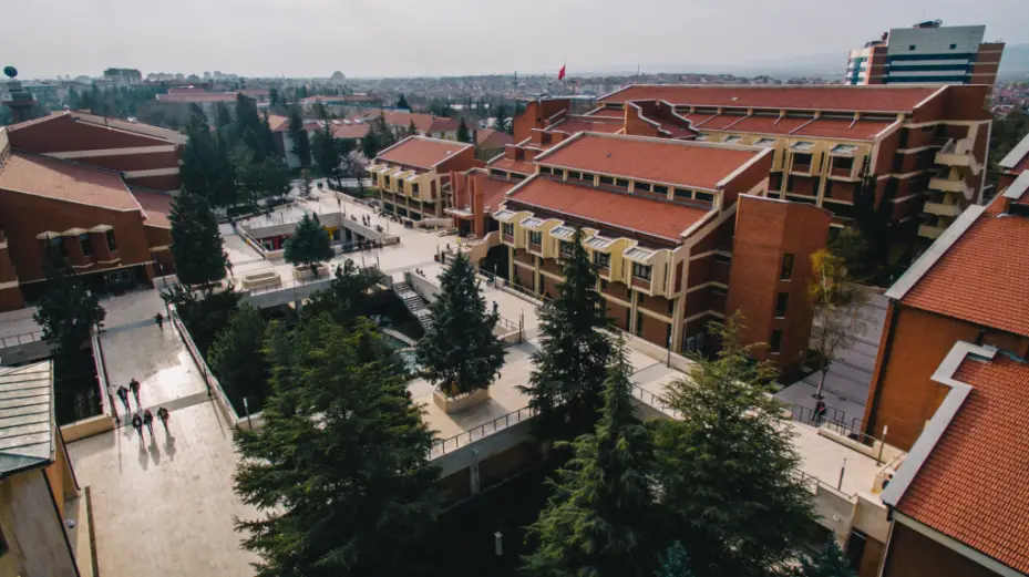 Anadolu Üniversitesi Kütüphanesi bilgiye açılan kapı olmayı sürdürüyor