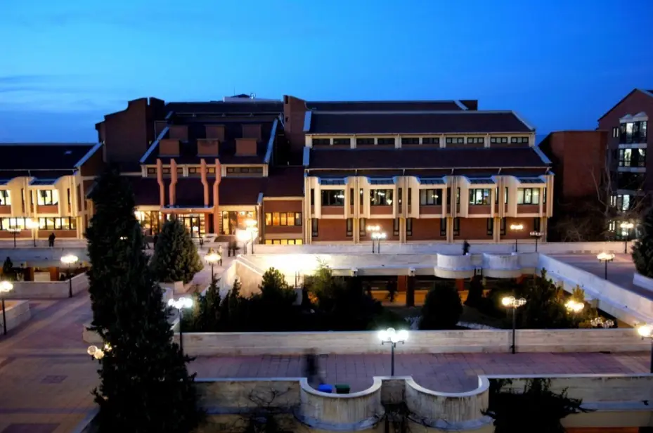 Anadolu Üniversitesi Kütüphanesi bilgiye açılan kapı olmayı sürdürüyor