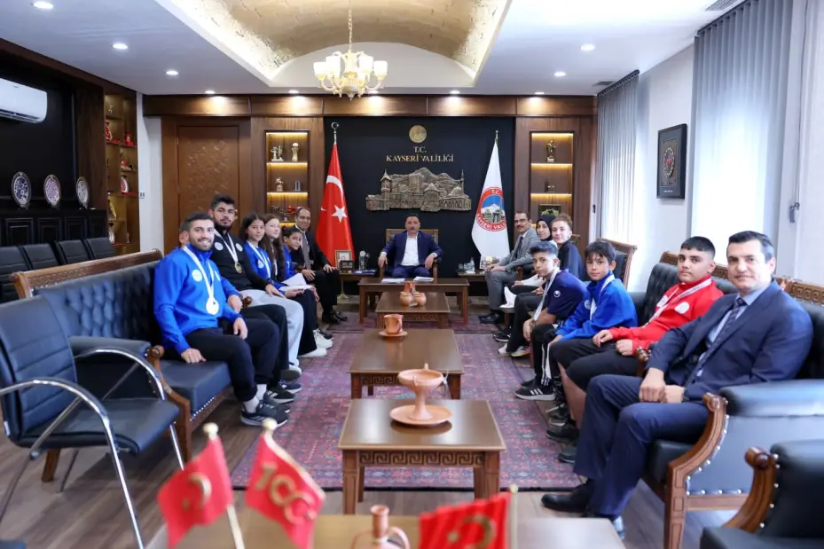 Vali Çiçek, Balkan Şampiyonu ERVA sporcularını kabul etti