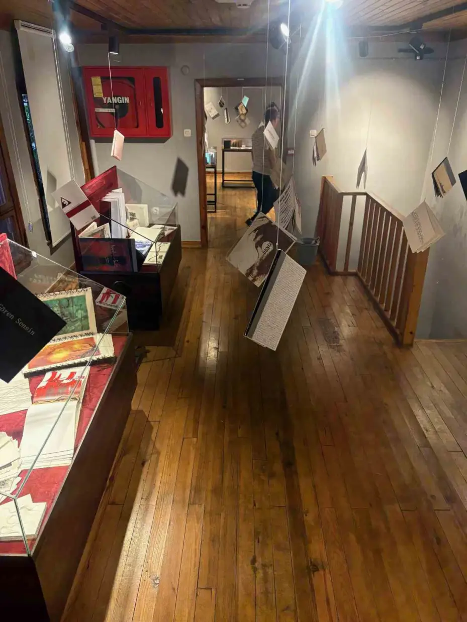 "Kitap Gibi: Bir Tasarım ve Sanat Eseri Olarak Kitap" Sergisi Yunus Emre Yazı Sanatları Müzesi’nde devam ediyor