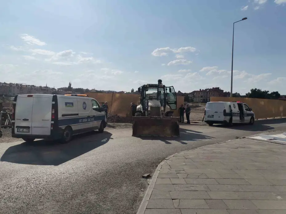 İş makinesi doğalgaz borusunu patlattı