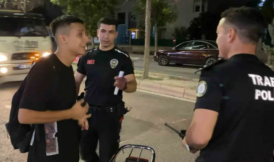 Plakasız motosikletle yakalandı, "Yakından çekme çirkin çıkıyorum" dedi