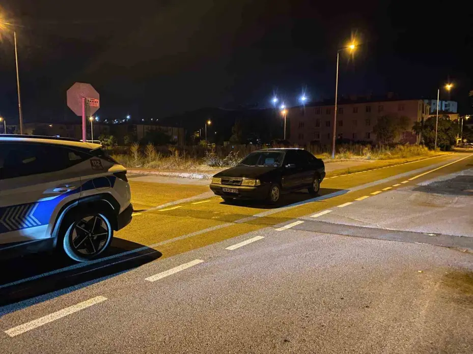 ‘Dur’ ihtarına uymayan ehliyetsiz sürücü yakalandı