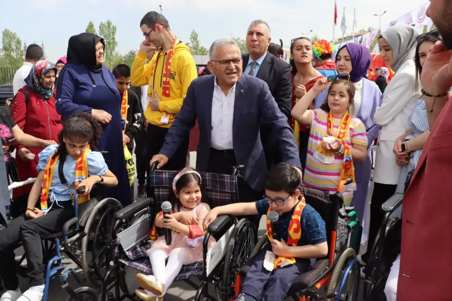 Kayseri Büyükşehir’den güvenli ve engelsiz hizmetler