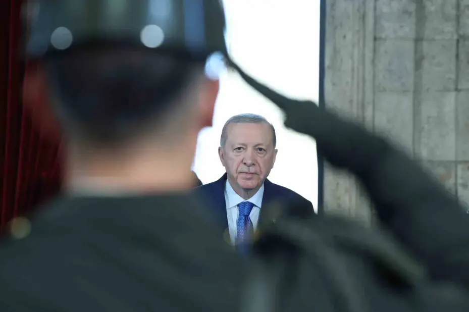 Cumhurbaşkanı Erdoğan başkanlığındaki YAŞ üyeleri Anıtkabir’i ziyaret etti