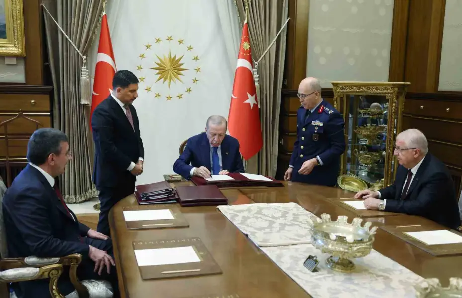 Cumhurbaşkanı Recep Tayyip Erdoğan başkanlığındaki Yüksek Askeri Şura ( YAŞ)  Toplantısı sona erdi.