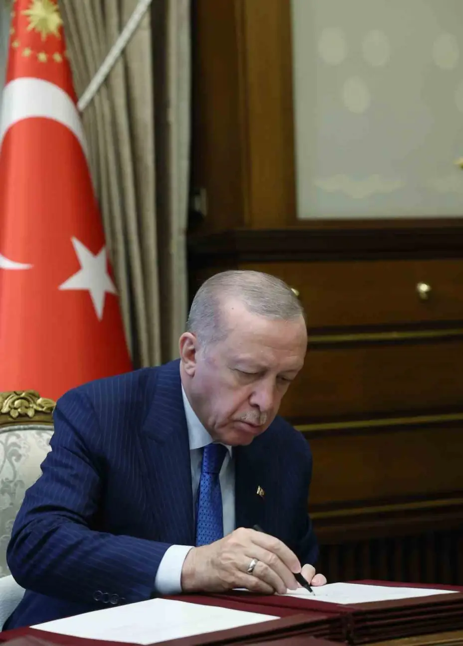Cumhurbaşkanı Recep Tayyip Erdoğan başkanlığındaki Yüksek Askeri Şura ( YAŞ)  Toplantısı sona erdi.