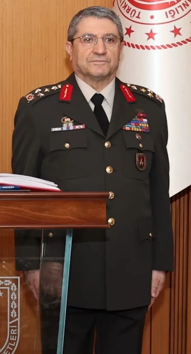 Genelkurmay Başkanlığına Kara Kuvvetleri Komutanı Orgeneral Selçuk Bayraktaroğlu getirildi.