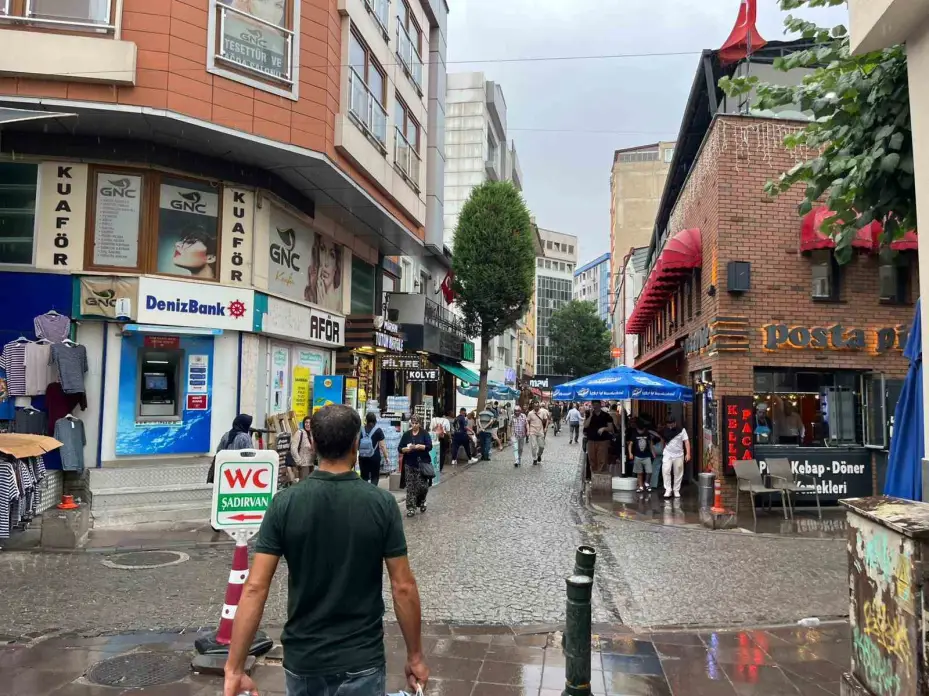 Eskişehir’de sağanak vatandaşlara zor anlar yaşattı