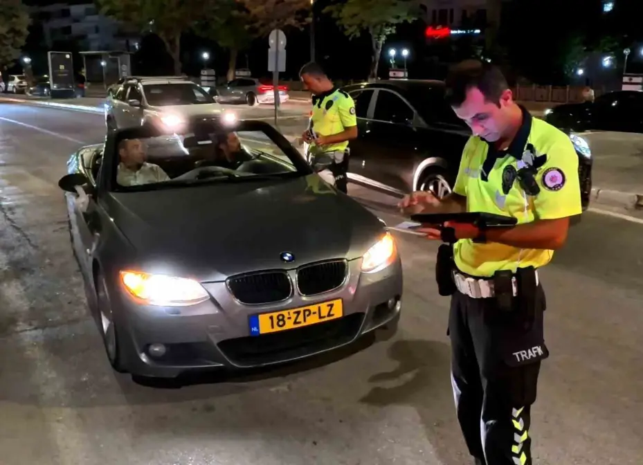 Direksiyon başında alkollü yakalandı, "Ehliyetimi alamazsın" dedi