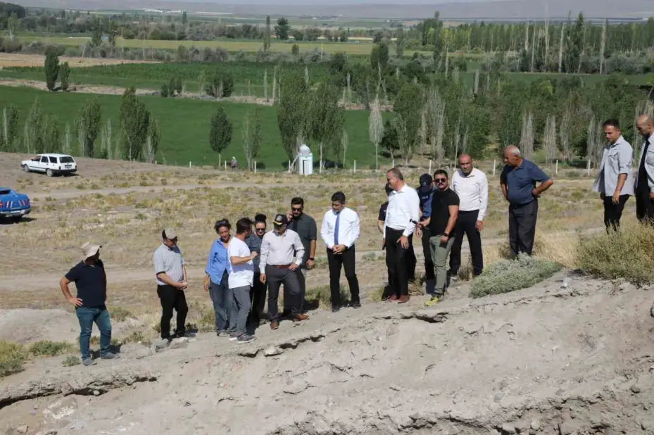 Vali Çelik’ten Kınık Höyük ve Porsuk-Zeyve Höyük Kazı Alanlarına ziyaret