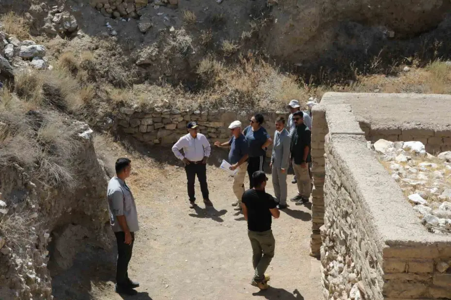 Vali Çelik’ten Kınık Höyük ve Porsuk-Zeyve Höyük Kazı Alanlarına ziyaret