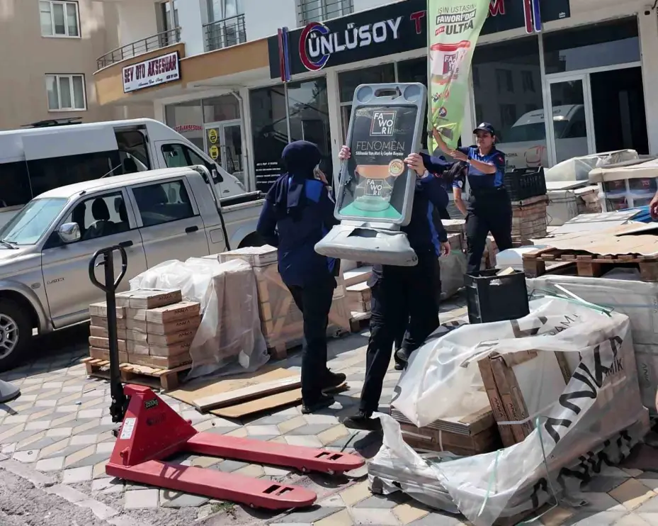 Niğde Belediyesi zabıta ekipleri kaldırım ve yol işgallerine karşı denetimlerini sıkılaştırdı