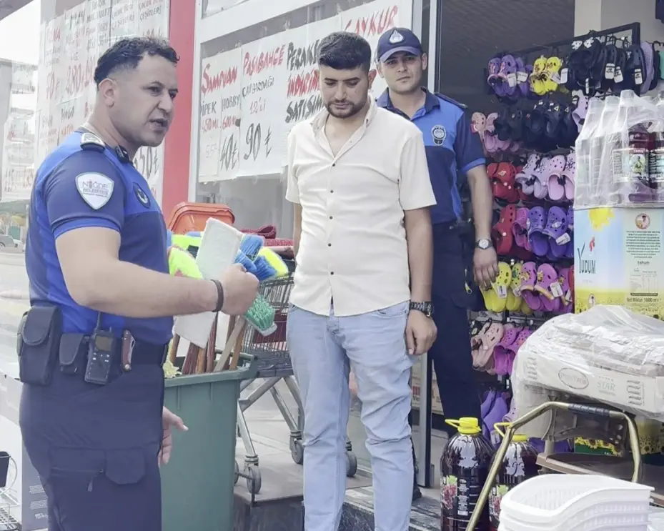 Niğde Belediyesi zabıta ekipleri kaldırım ve yol işgallerine karşı denetimlerini sıkılaştırdı