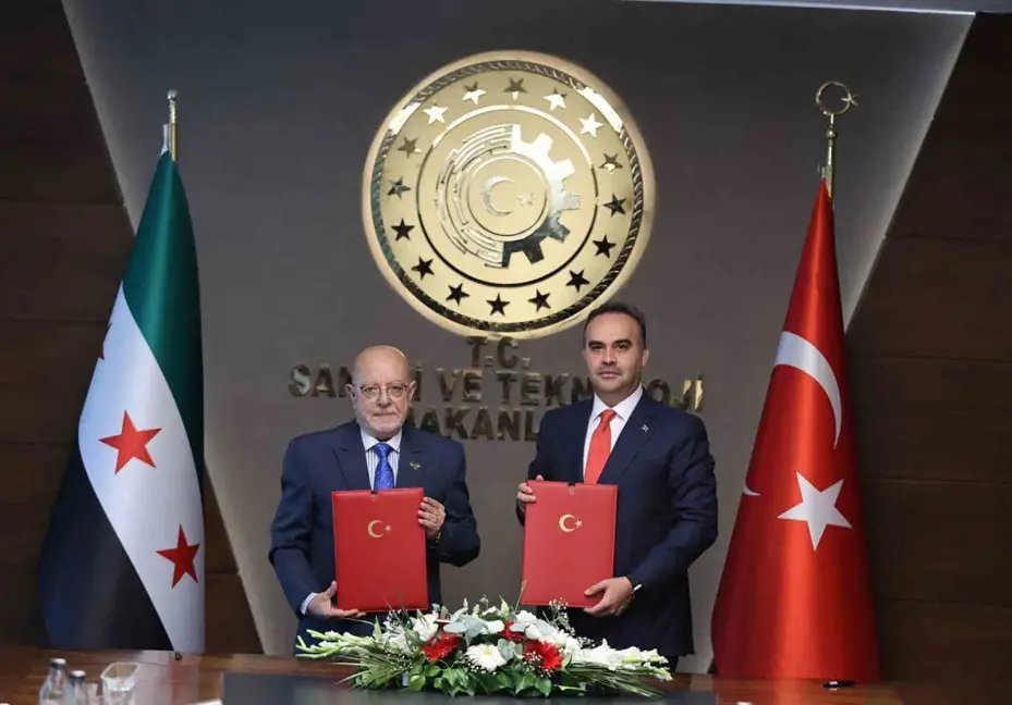 Bakan Kacır, Suriyeli mevkidaşı ile bir araya geldi