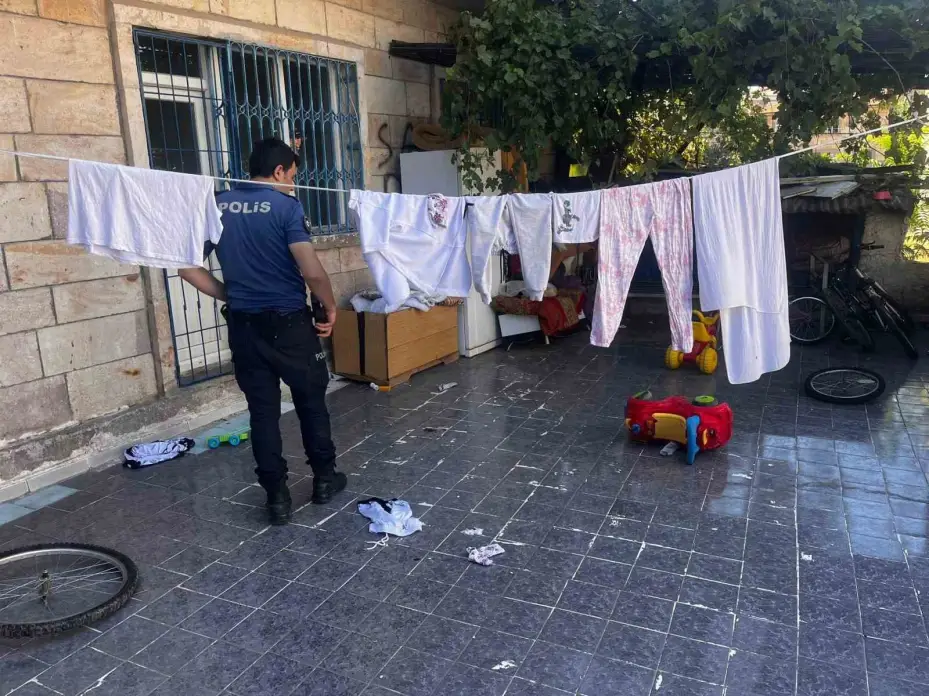 Balkondan düşen çocuk hayatını kaybetti