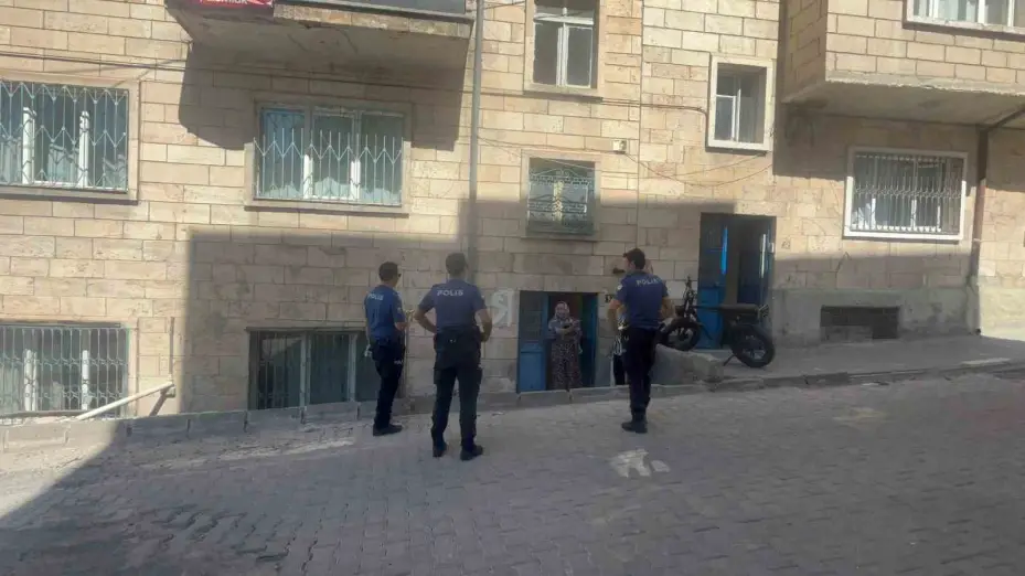 Balkondan düşen çocuk hayatını kaybetti
