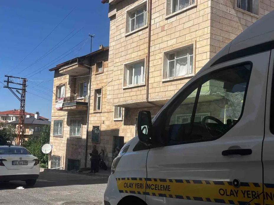 Balkondan düşen çocuk hayatını kaybetti