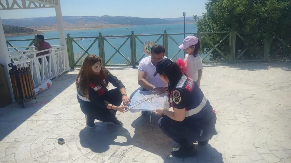 Jandarma ekipleri Çekerek Lavanta Adasında Uçurtma Şenliği düzenledi
