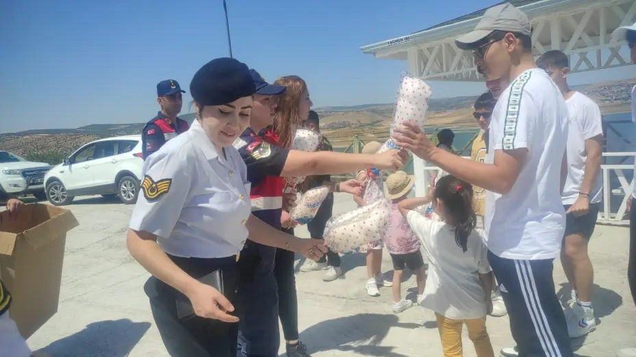 Jandarma ekipleri Çekerek Lavanta Adasında Uçurtma Şenliği düzenledi