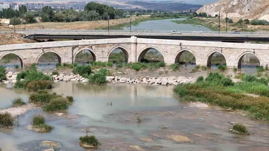 Türkiye’nin en uzun nehrinde kuraklık alarmı