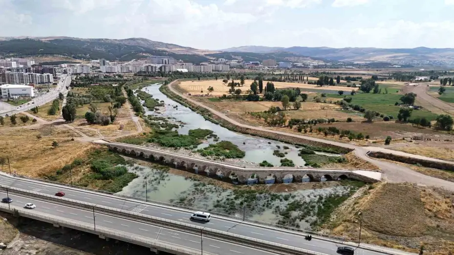 Türkiye’nin en uzun nehrinde kuraklık alarmı