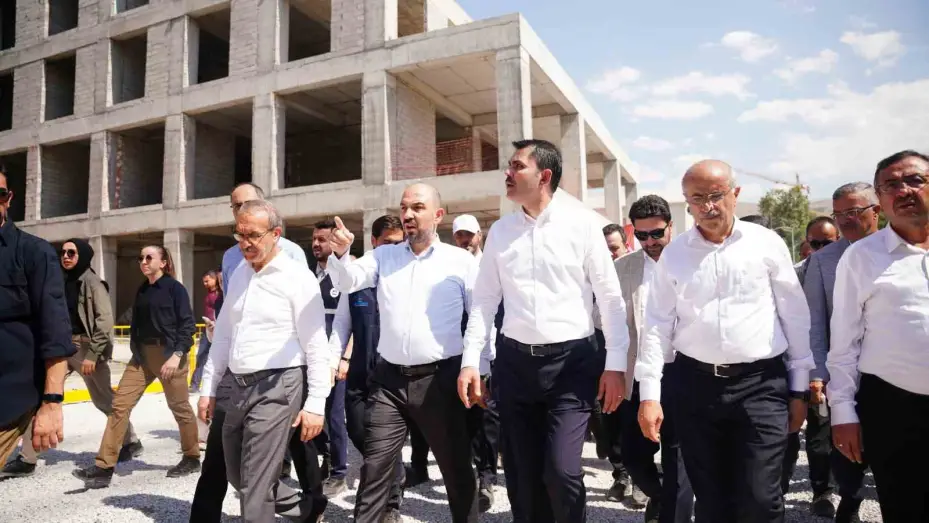 Bakan Kurum’dan Bakırcılar Çarşısı’nda ‘24 saat mesai’ paylaşımı