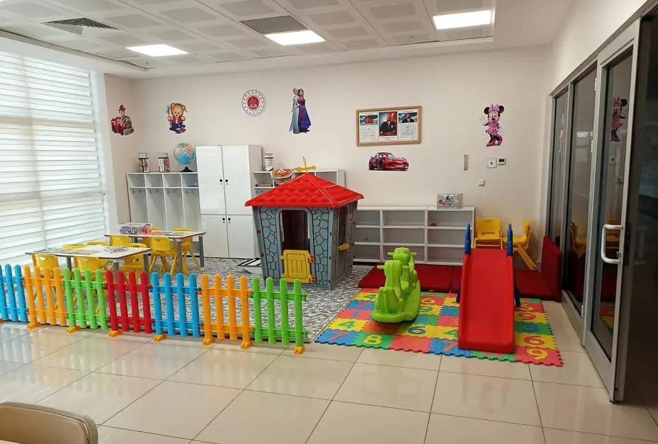 Beyşehir’de çocuklar adliye koridorları yerine oyun alanına
