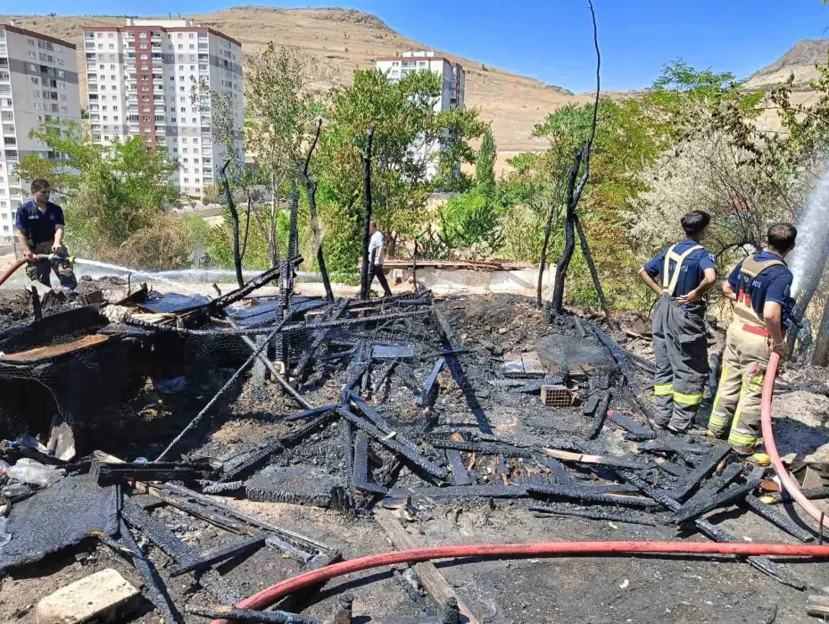 Ankara’da çıkan yangında 33 kanatlı hayvan telef oldu