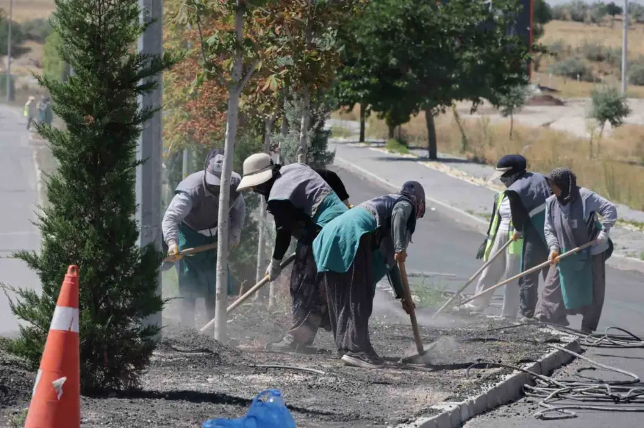 Nevşehir’de orta refüjler modern bir görünüme kavuşuyor