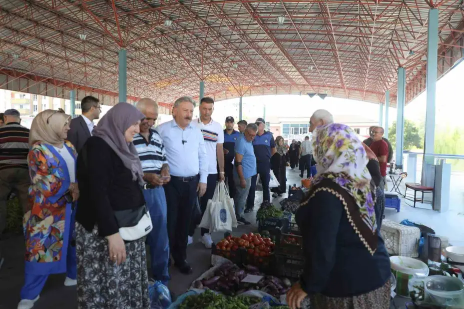 Başkan Palancıoğlu; köy pazarında üreticilerle bir araya geldi