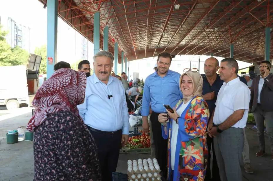 Başkan Palancıoğlu; köy pazarında üreticilerle bir araya geldi