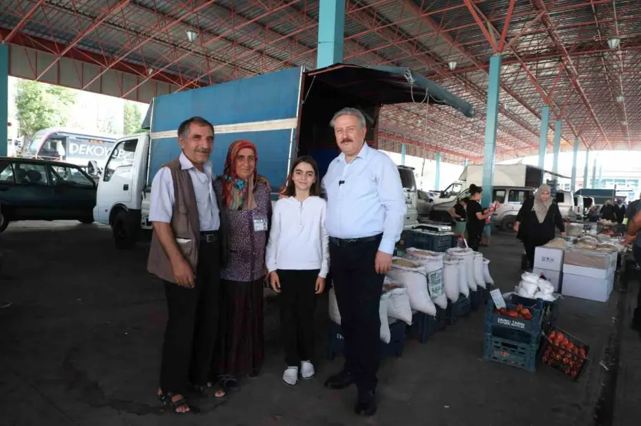 Başkan Palancıoğlu; köy pazarında üreticilerle bir araya geldi