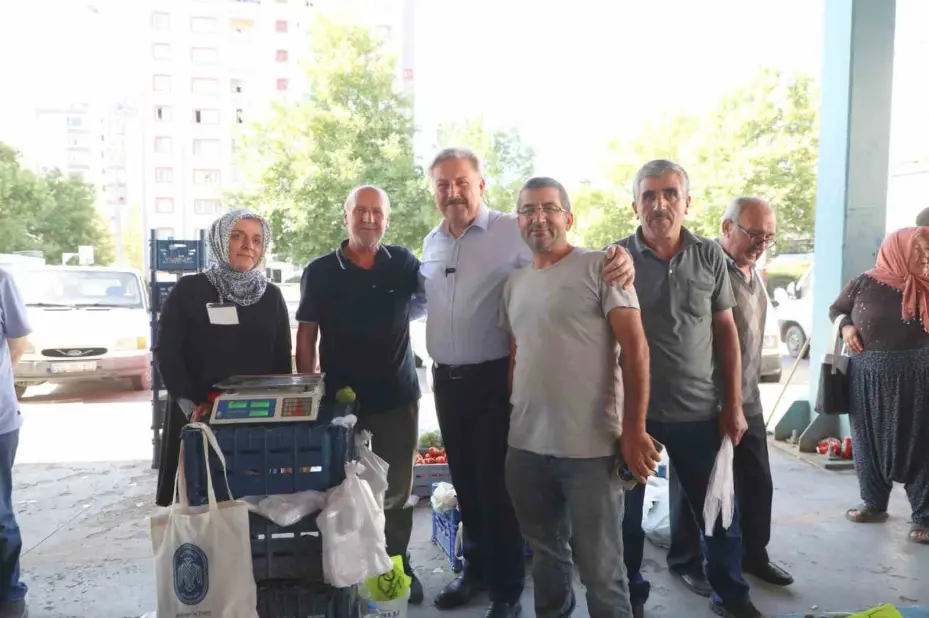 Başkan Palancıoğlu; köy pazarında üreticilerle bir araya geldi