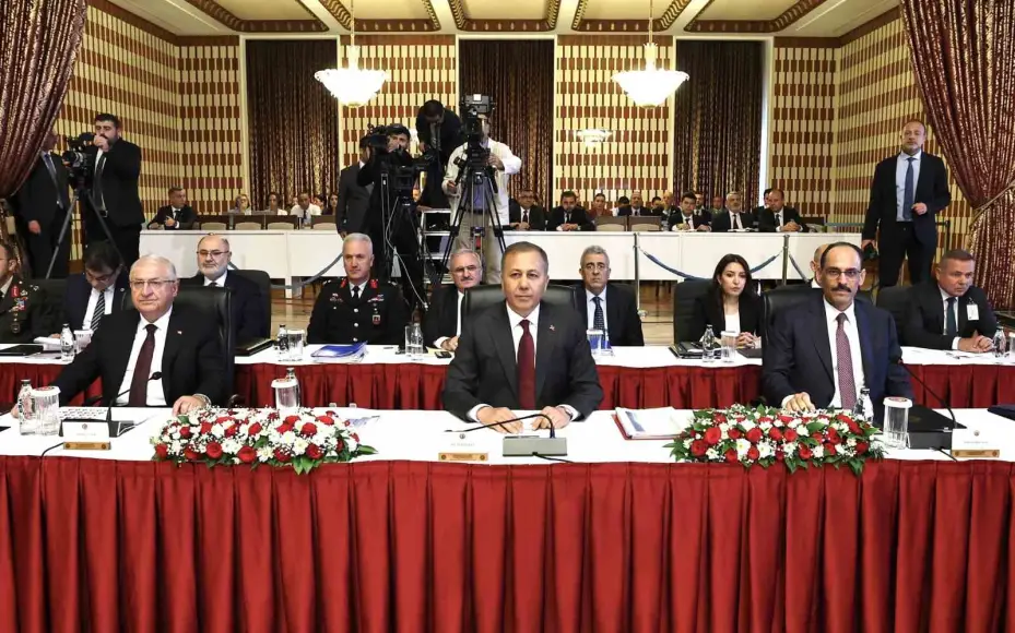 TBMM Başkanı Kurtulmuş: "Türkiye’de herkesin gözü kulağı bu komisyonun üzerindedir"