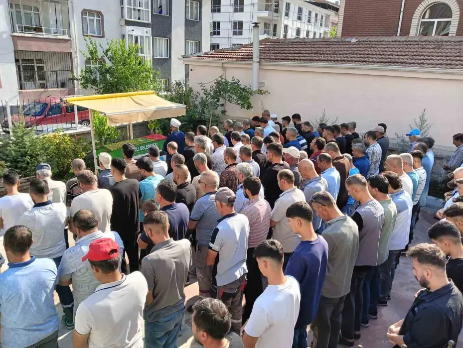 Erkek arkadaşı tarafından uğradığı saldırıyla gündeme gelen lise öğrenci kız trafik kazasında hayatını kaybetti
