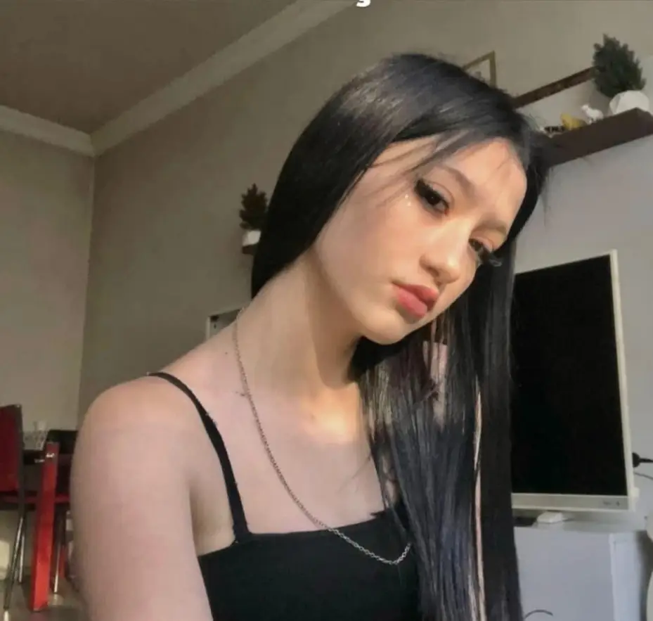 Erkek arkadaşı tarafından uğradığı saldırıyla gündeme gelen lise öğrenci kız trafik kazasında hayatını kaybetti