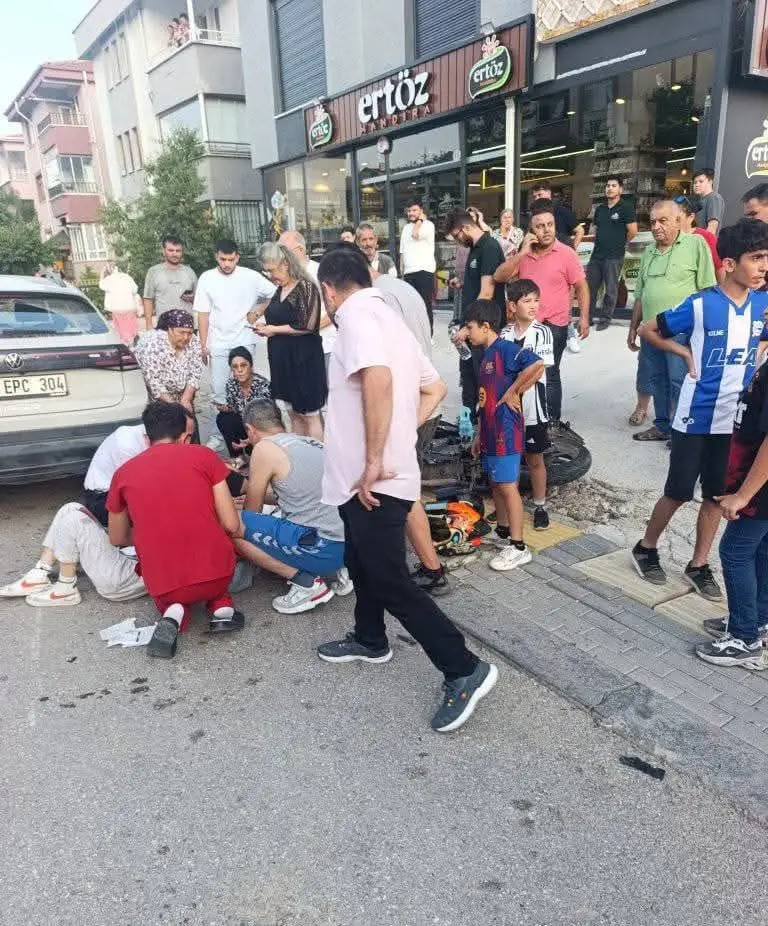 Erkek arkadaşı tarafından uğradığı saldırıyla gündeme gelen lise öğrenci kız trafik kazasında hayatını kaybetti