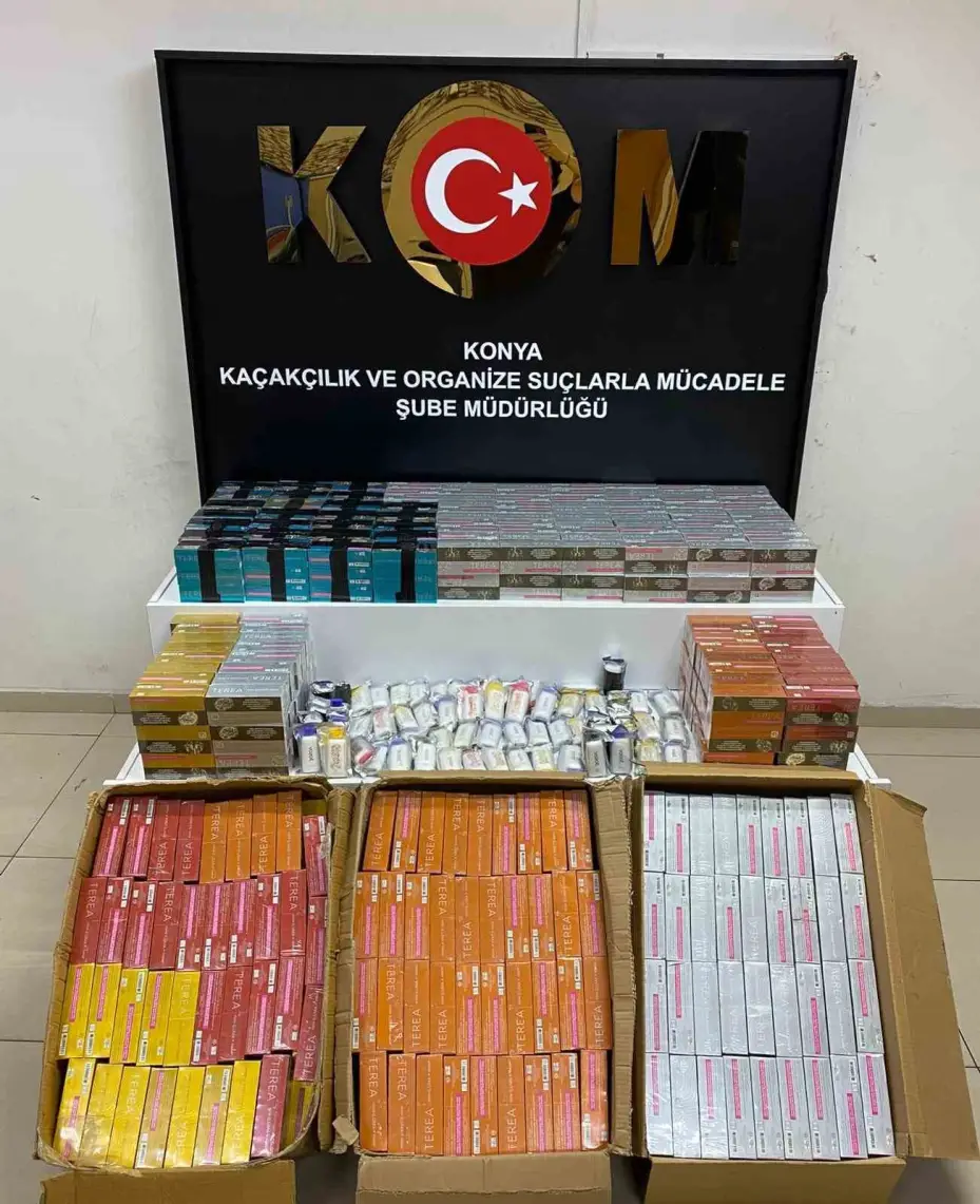 Tırdan 9 düzensiz göçmen ve 1,5 milyonluk kaçak elektronik sigara çıktı