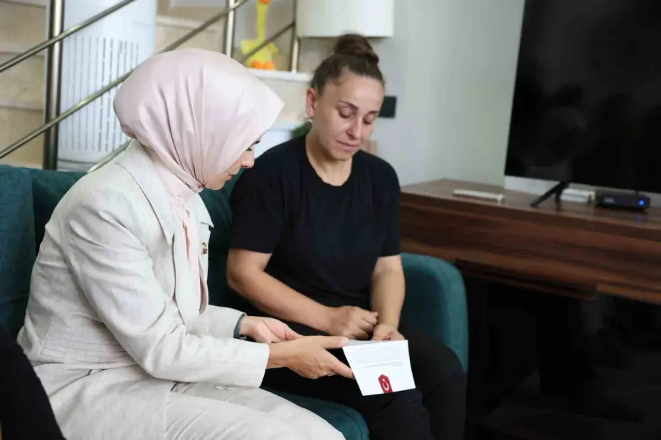 Bakan Göktaş, Cumhurbaşkanı Erdoğan’ın "Terörsüz Türkiye" mektubunu Yalova’da şehit ailesine ulaştırdı