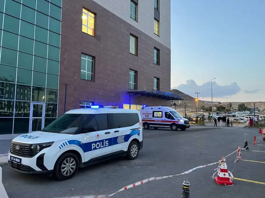 Niğde’de iş yerine silahlı saldırı: 8 yaşındaki çocuk ağır yaralandı