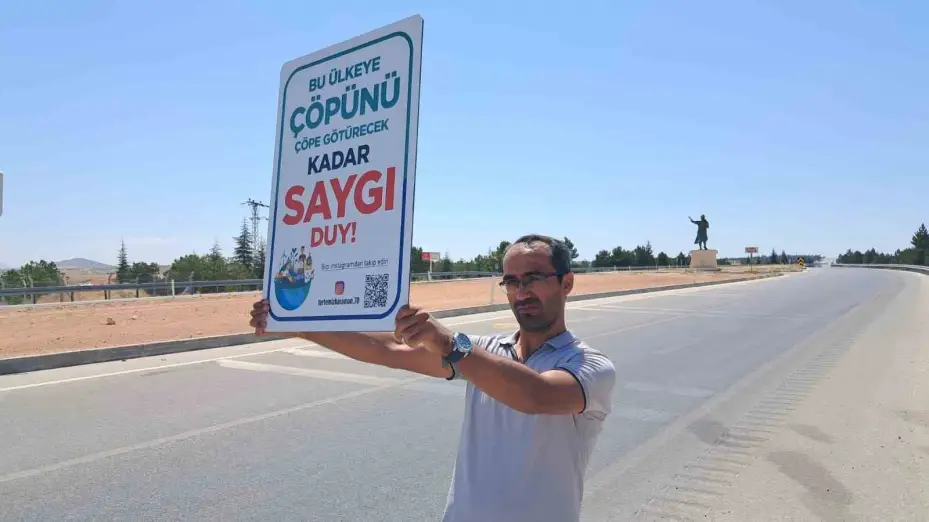Kendini doğaya adayan akademisyen 6 yılda 10 bin poşet çöp topladı