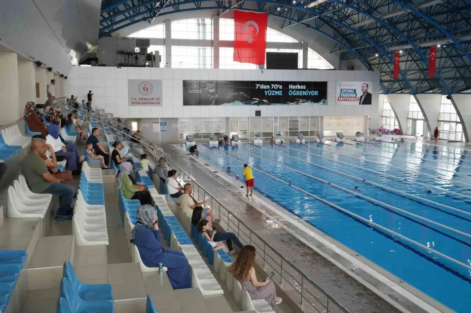 ’Yüzme Bilmeyen Kalmasın’ projesi ile Niğde’de binlerce çocuk yüzme öğrendi