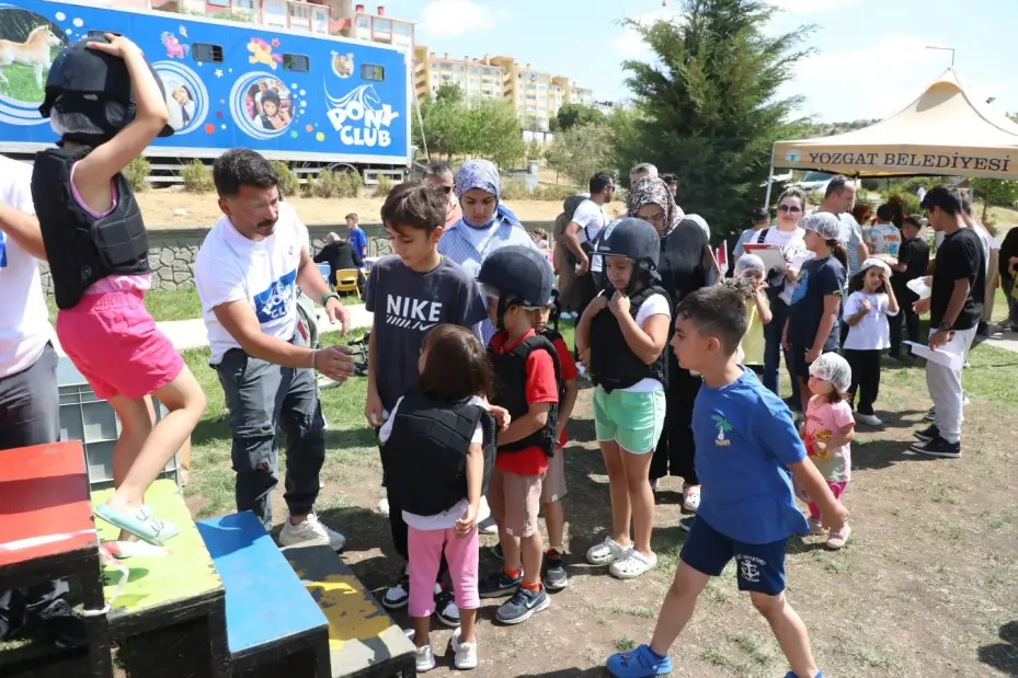 Yozgat’ta minikler at binmenin heyecanını yaşadı