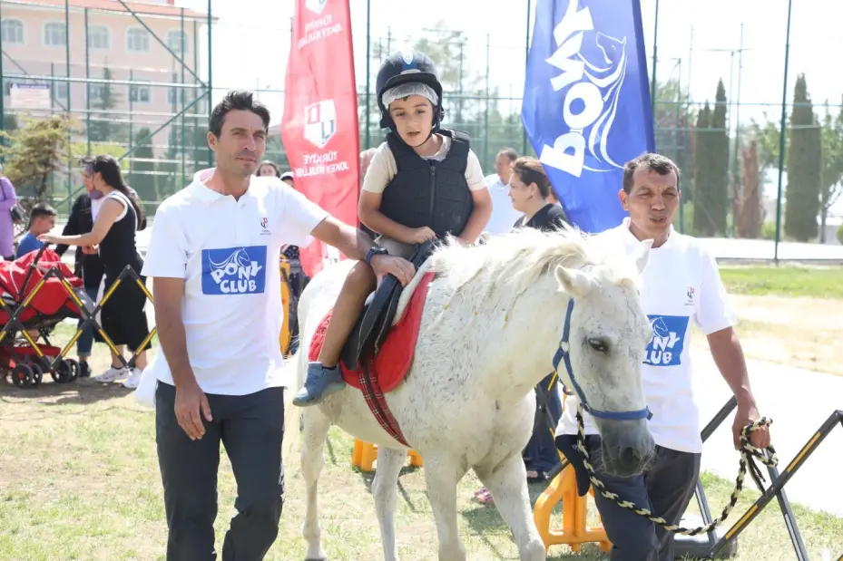 Yozgat’ta minikler at binmenin heyecanını yaşadı