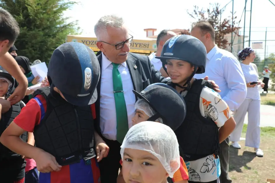 Yozgat’ta minikler at binmenin heyecanını yaşadı